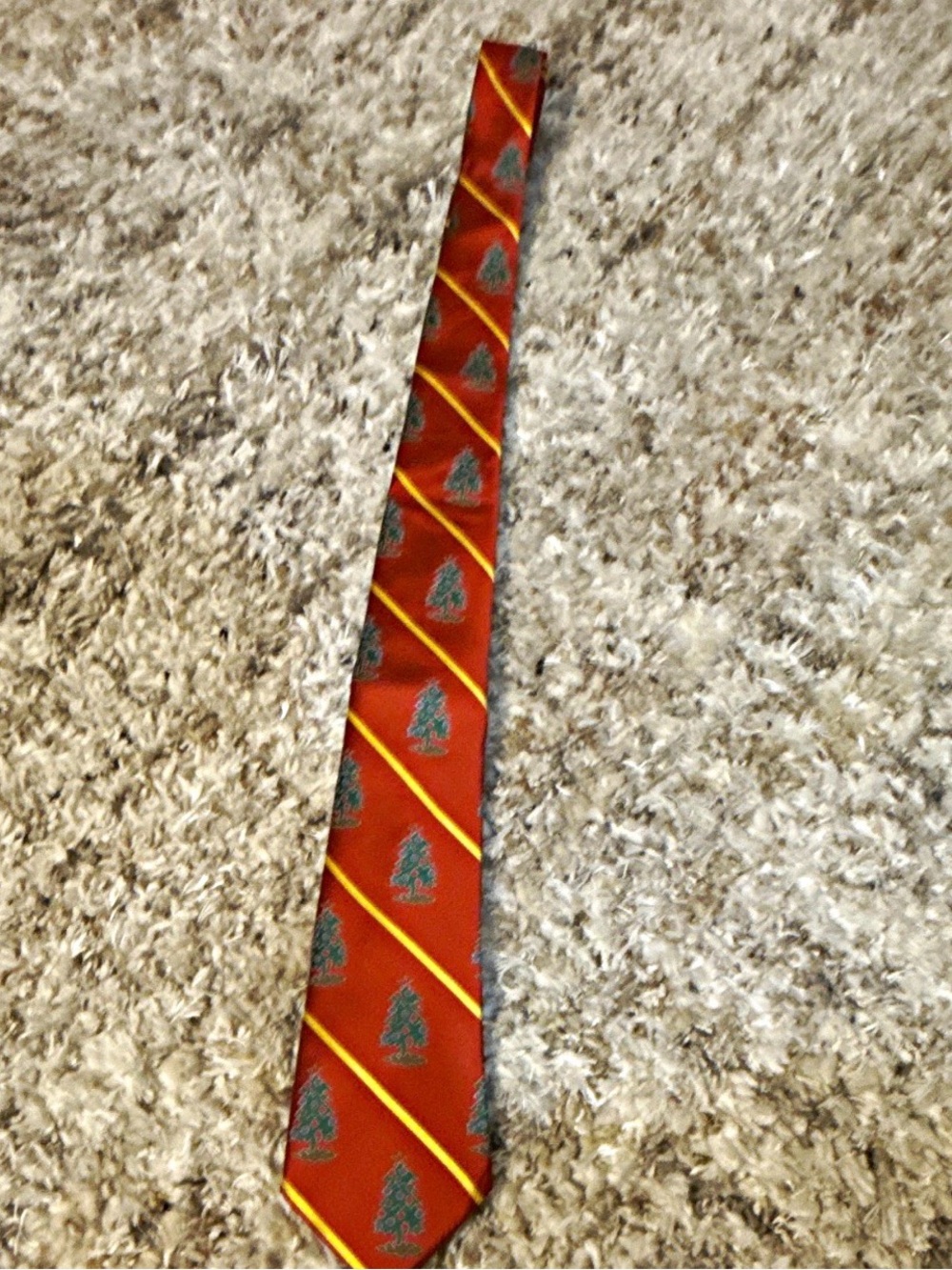 Red Diagonal-Stripe Men's Tie with Green Crest Motif